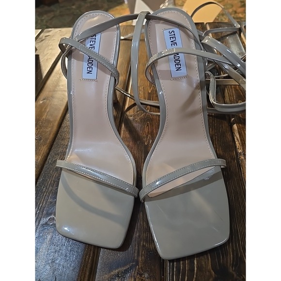 Steve Madden  Heels Size 9.5 - Picture 3 of 5